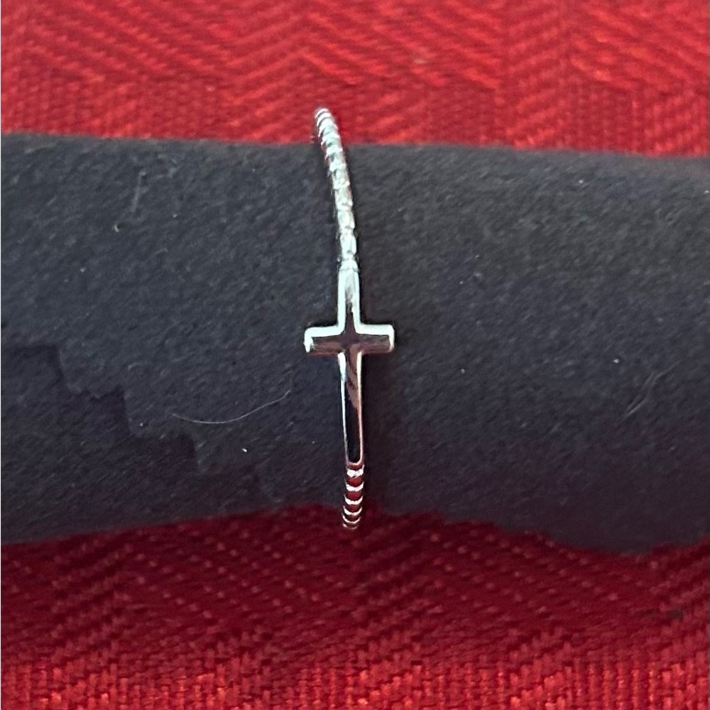 Elegant Silver Cross Ring